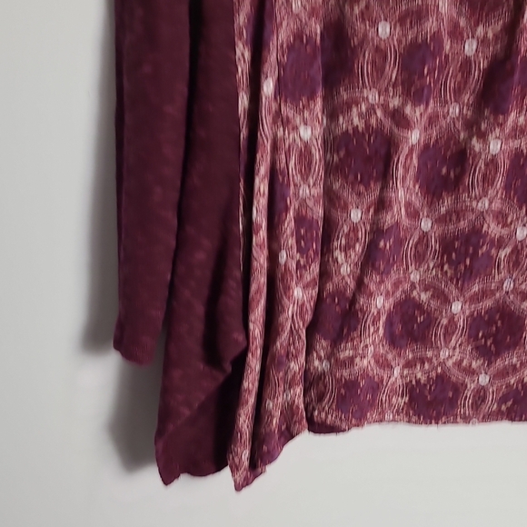 MAX JEANS Maroon Tunic Top with Side Slits and Patterned Back Size Small - Picture 12 of 16